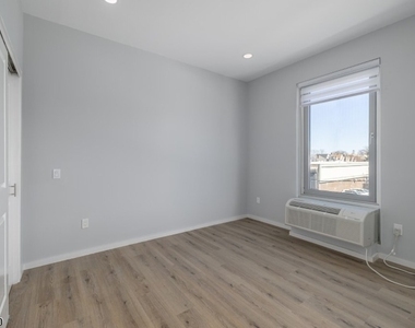 208 W 7th St - Photo Thumbnail 7