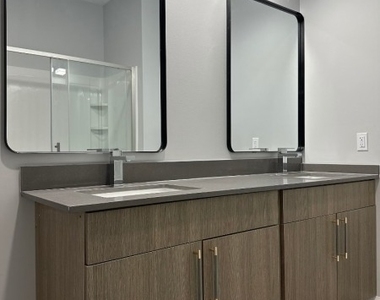 208 W 7th St - Photo Thumbnail 10