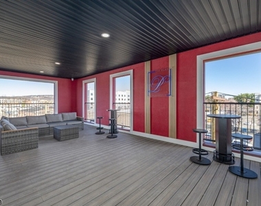 208 W 7th St - Photo Thumbnail 15