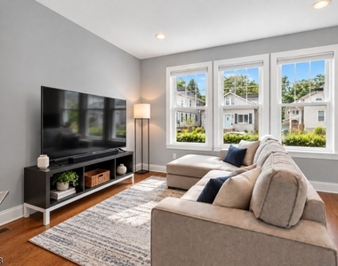 87 Benjamin St - Photo Thumbnail 5
