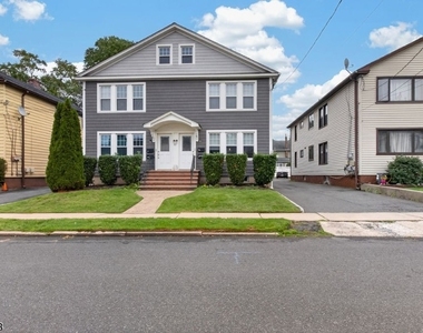 87 Benjamin St - Photo Thumbnail 8