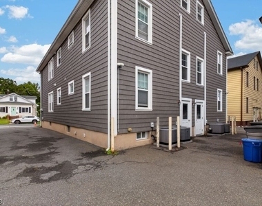 87 Benjamin St - Photo Thumbnail 9