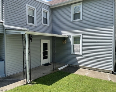 32 Willow Ave - Photo Thumbnail 1