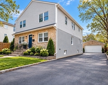 10 Cedar St - Photo Thumbnail 1