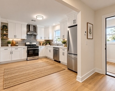 10 Cedar St - Photo Thumbnail 3