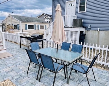 109 W Pompano Way - Photo Thumbnail 19