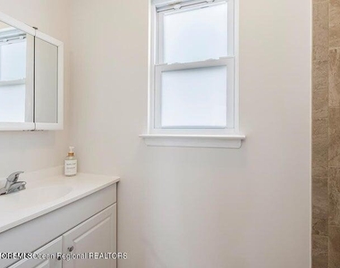 109 W Pompano Way - Photo Thumbnail 6