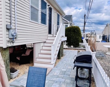 109 W Pompano Way - Photo Thumbnail 22