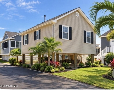 109 W Pompano Way - Photo Thumbnail 9