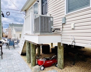 109 W Pompano Way - Photo Thumbnail 12