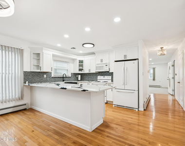 112 Barbuda Street - Photo Thumbnail 4
