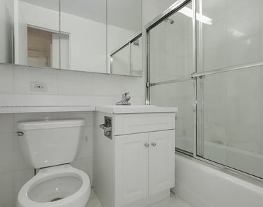 East 46 Street - Photo Thumbnail 2