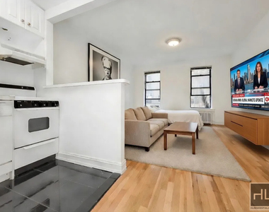 East 46 Street - Photo Thumbnail 1