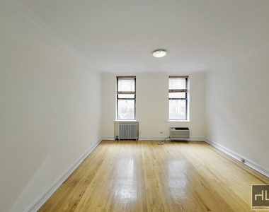 East 46 Street - Photo Thumbnail 3