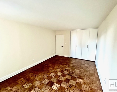 East 71st Street - Photo Thumbnail 1