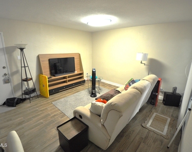 3314 N 68th Street - Photo Thumbnail 8