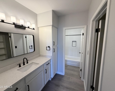 750 E Northern Avenue - Photo Thumbnail 16