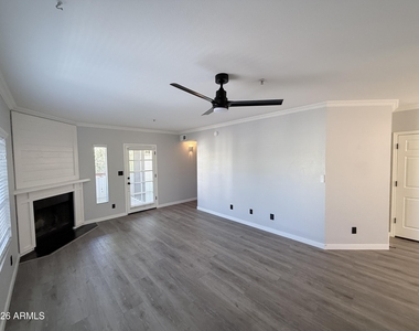 750 E Northern Avenue - Photo Thumbnail 6