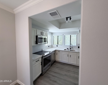750 E Northern Avenue - Photo Thumbnail 3
