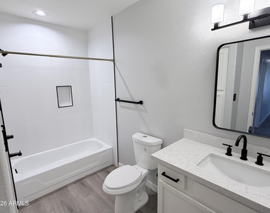 750 E Northern Avenue - Photo Thumbnail 11