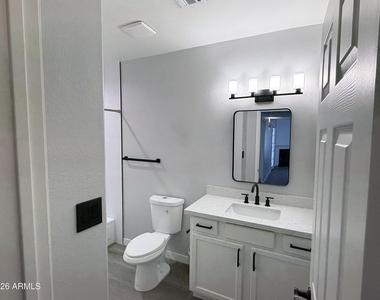 750 E Northern Avenue - Photo Thumbnail 10