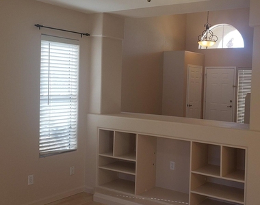 1343 E Angela Drive - Photo Thumbnail 3