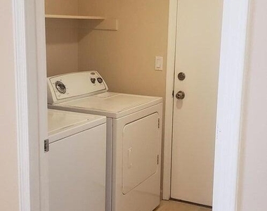 1343 E Angela Drive - Photo Thumbnail 4