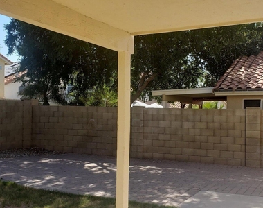 1343 E Angela Drive - Photo Thumbnail 7