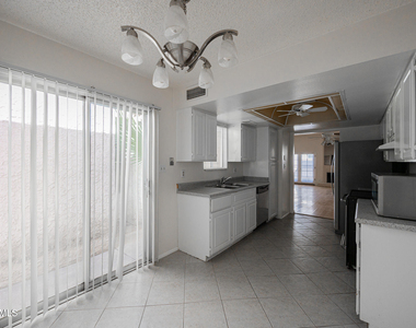2606 E Windsor Avenue - Photo Thumbnail 10
