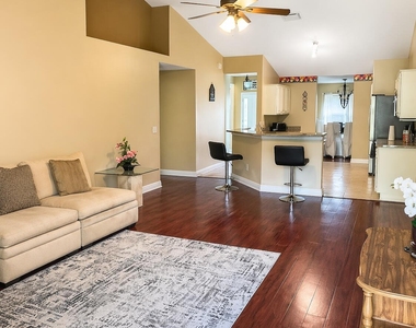 2256 Sw Franklin Street - Photo Thumbnail 4
