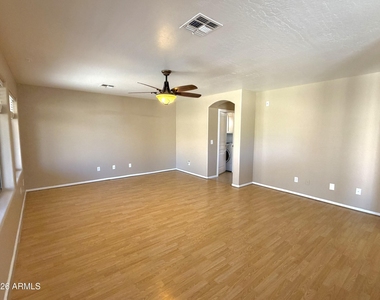 24637 N 65th Avenue - Photo Thumbnail 4