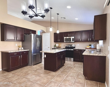 24637 N 65th Avenue - Photo Thumbnail 7