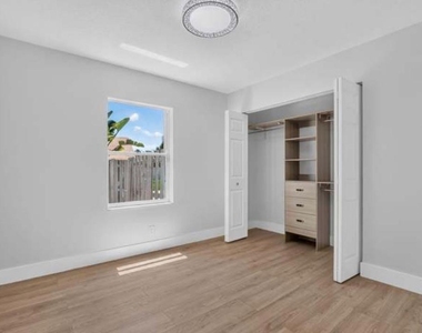11213 Jasmine Hill Circle - Photo Thumbnail 7