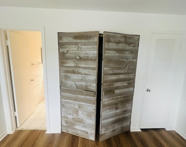 1281 Plaza Circle - Photo Thumbnail 11