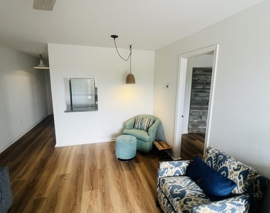 1281 Plaza Circle - Photo Thumbnail 7