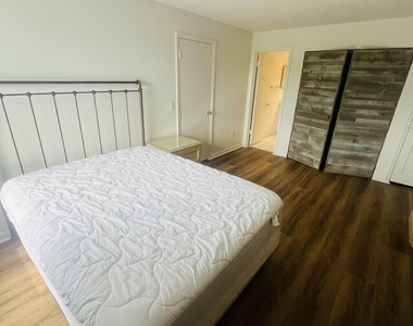 1281 Plaza Circle - Photo Thumbnail 10