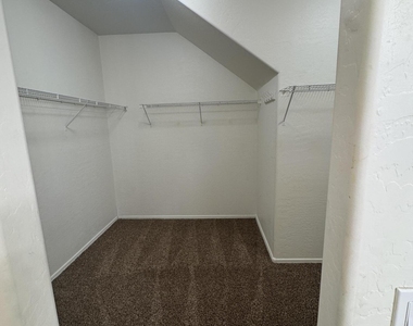 3209 W Saint Catherine Avenue - Photo Thumbnail 10