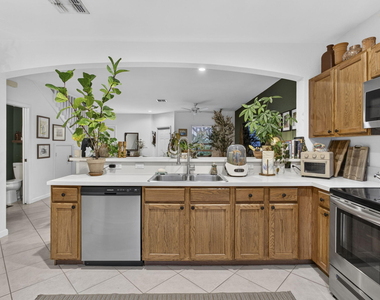 13433 Georgian Court - Photo Thumbnail 10