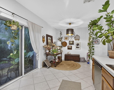 13433 Georgian Court - Photo Thumbnail 9