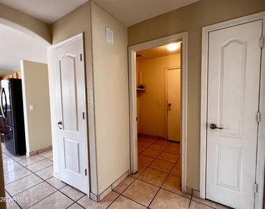 8212 W Apache Street - Photo Thumbnail 9