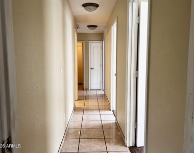 8212 W Apache Street - Photo Thumbnail 10