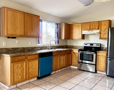 8212 W Apache Street - Photo Thumbnail 6