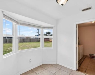 2291 Sw Franklin Street - Photo Thumbnail 3