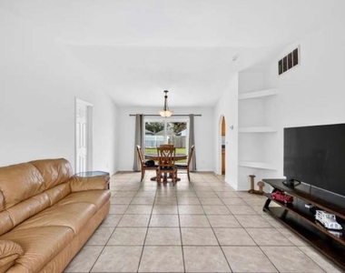 2291 Sw Franklin Street - Photo Thumbnail 2