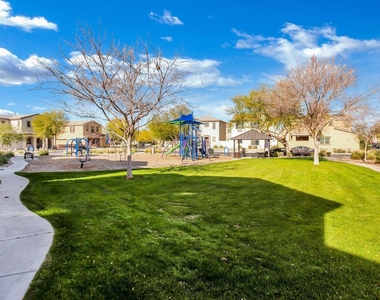 2451 N 149th Lane - Photo Thumbnail 8