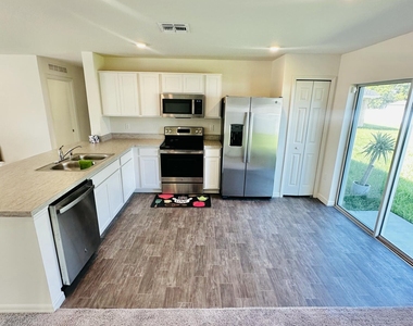 2981 Sw Rosser Boulevard - Photo Thumbnail 3