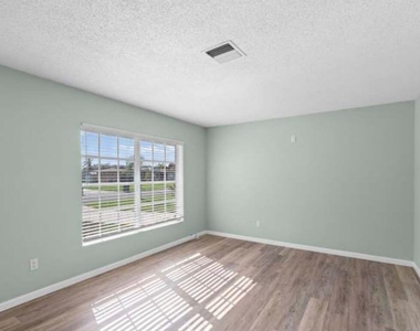 850 Sw Goodrich Street - Photo Thumbnail 8