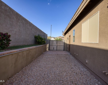 38540 N Vista Hills Court - Photo Thumbnail 12