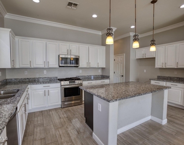 38540 N Vista Hills Court - Photo Thumbnail 4