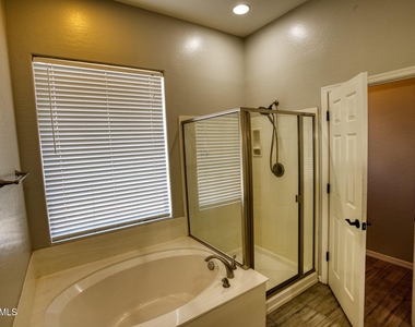 38540 N Vista Hills Court - Photo Thumbnail 23